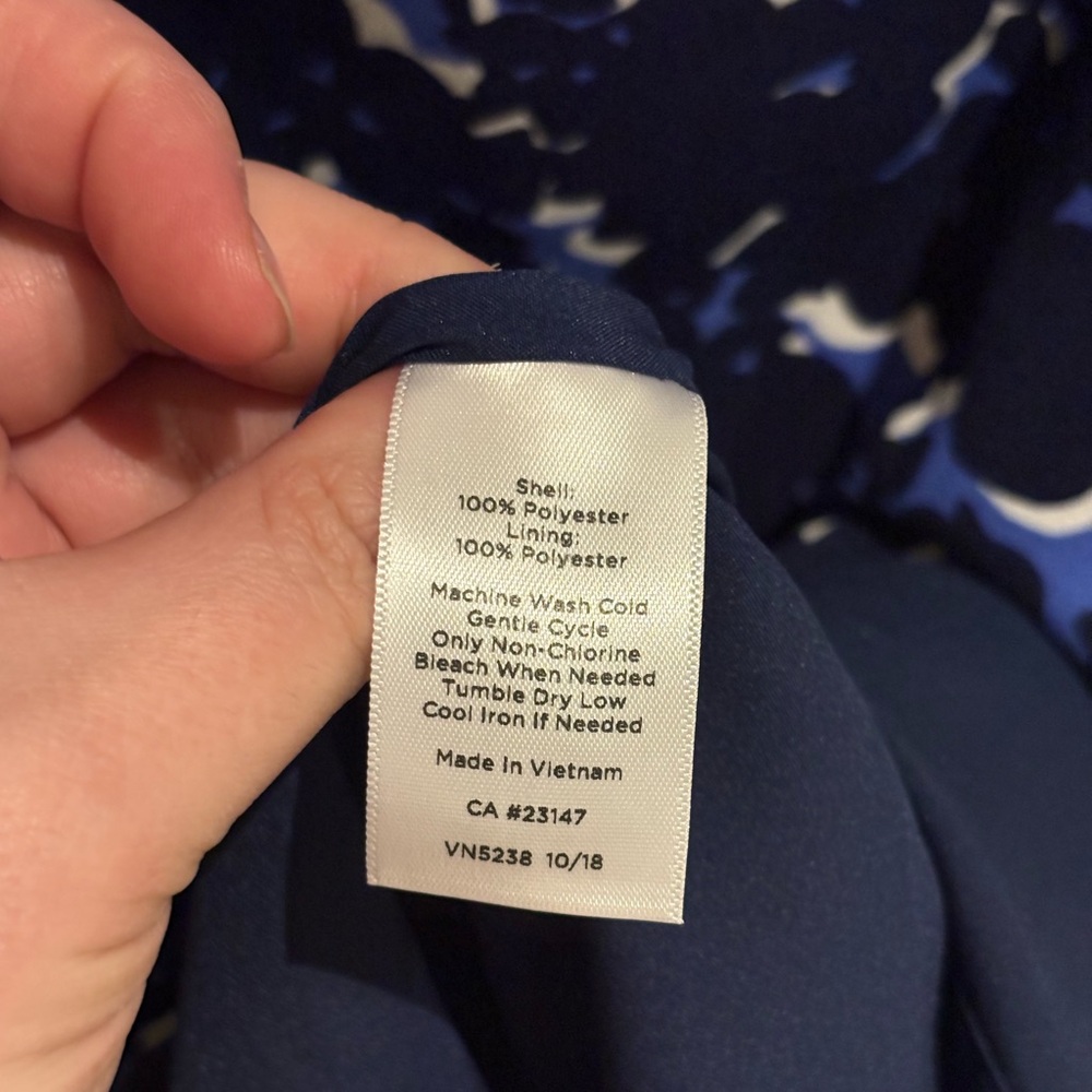 TALBOTS CREPE SHIFT DRESS FLORAL PRINT NAVY NWT Size 10 - Picture 7 of 7
